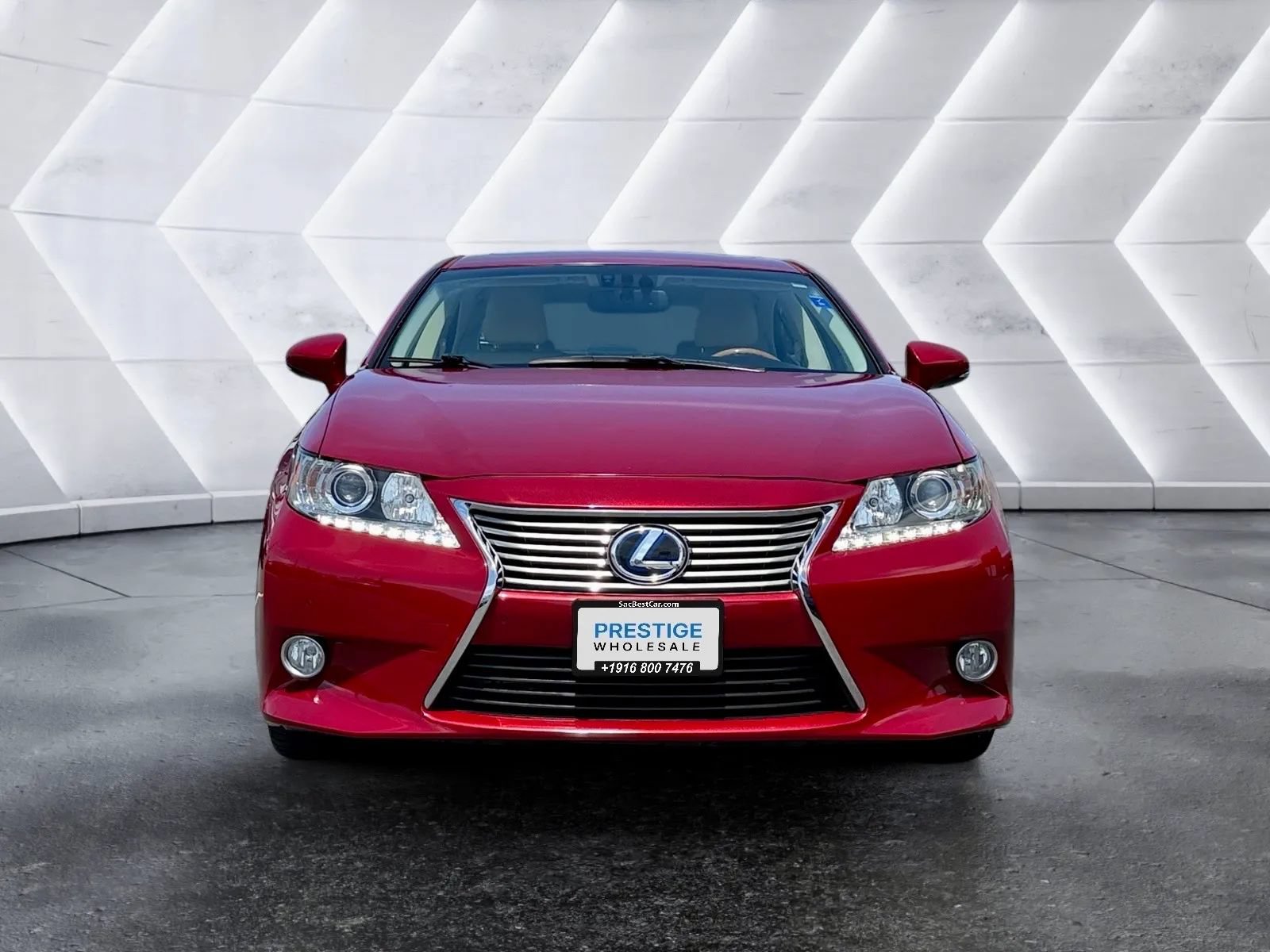 Used 2014 Lexus ES 300h w/ Premium Package w/Bamboo Trim FWD image 2