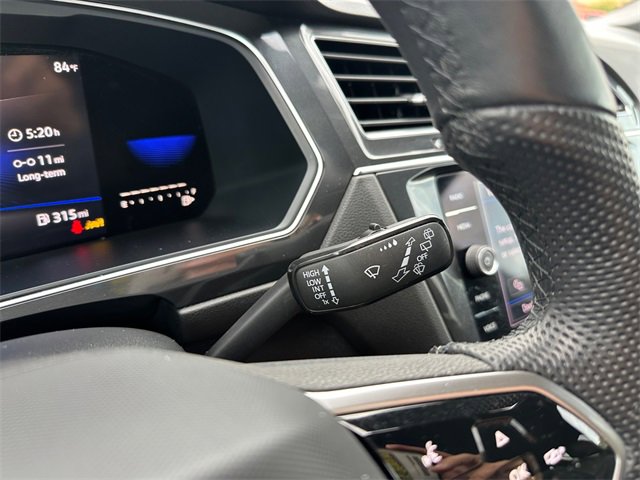 Used 2022 Volkswagen Tiguan SE R-Line image 25