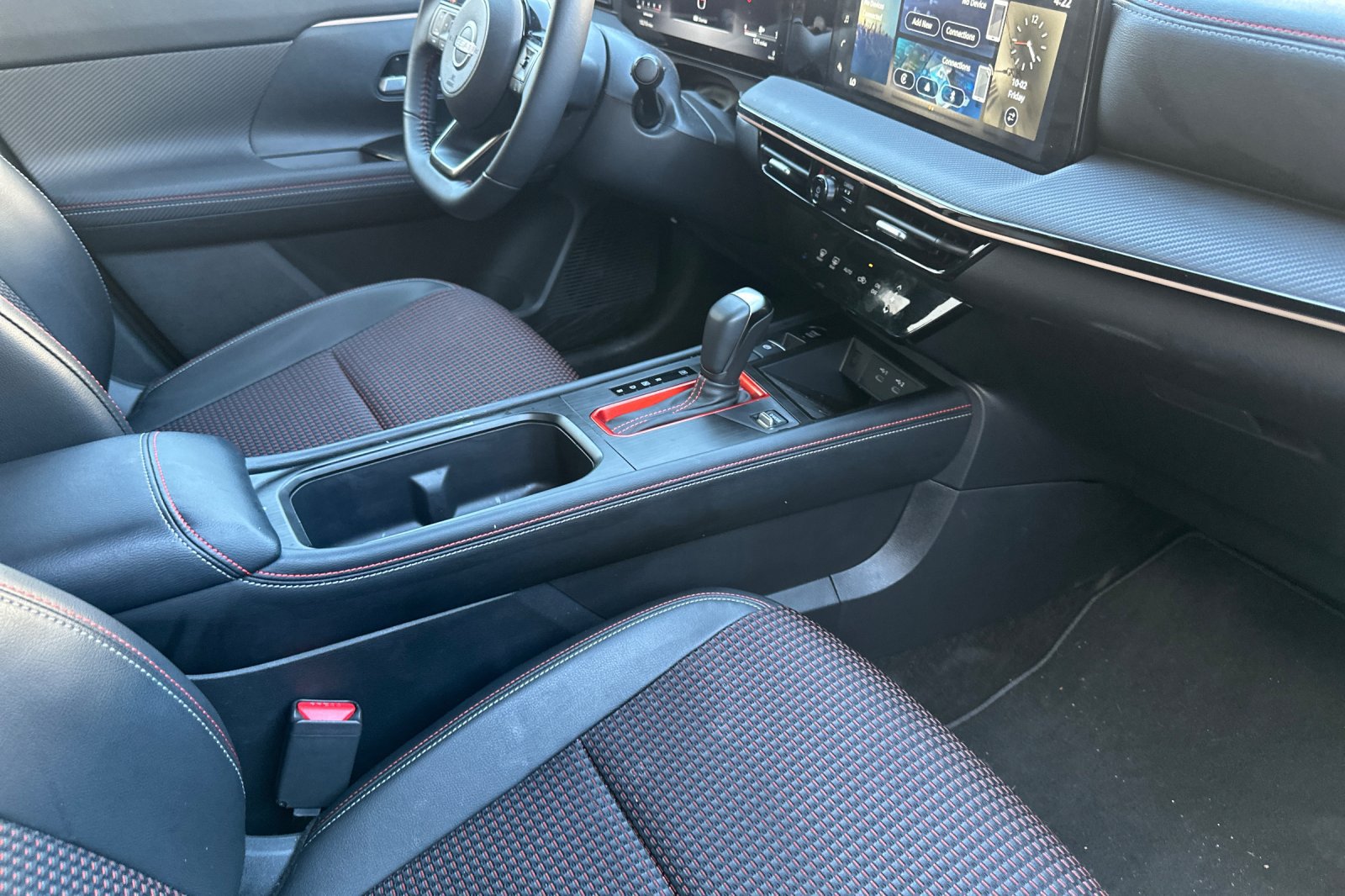 Used 2025 Nissan Kicks SR AWD/4WD image 18