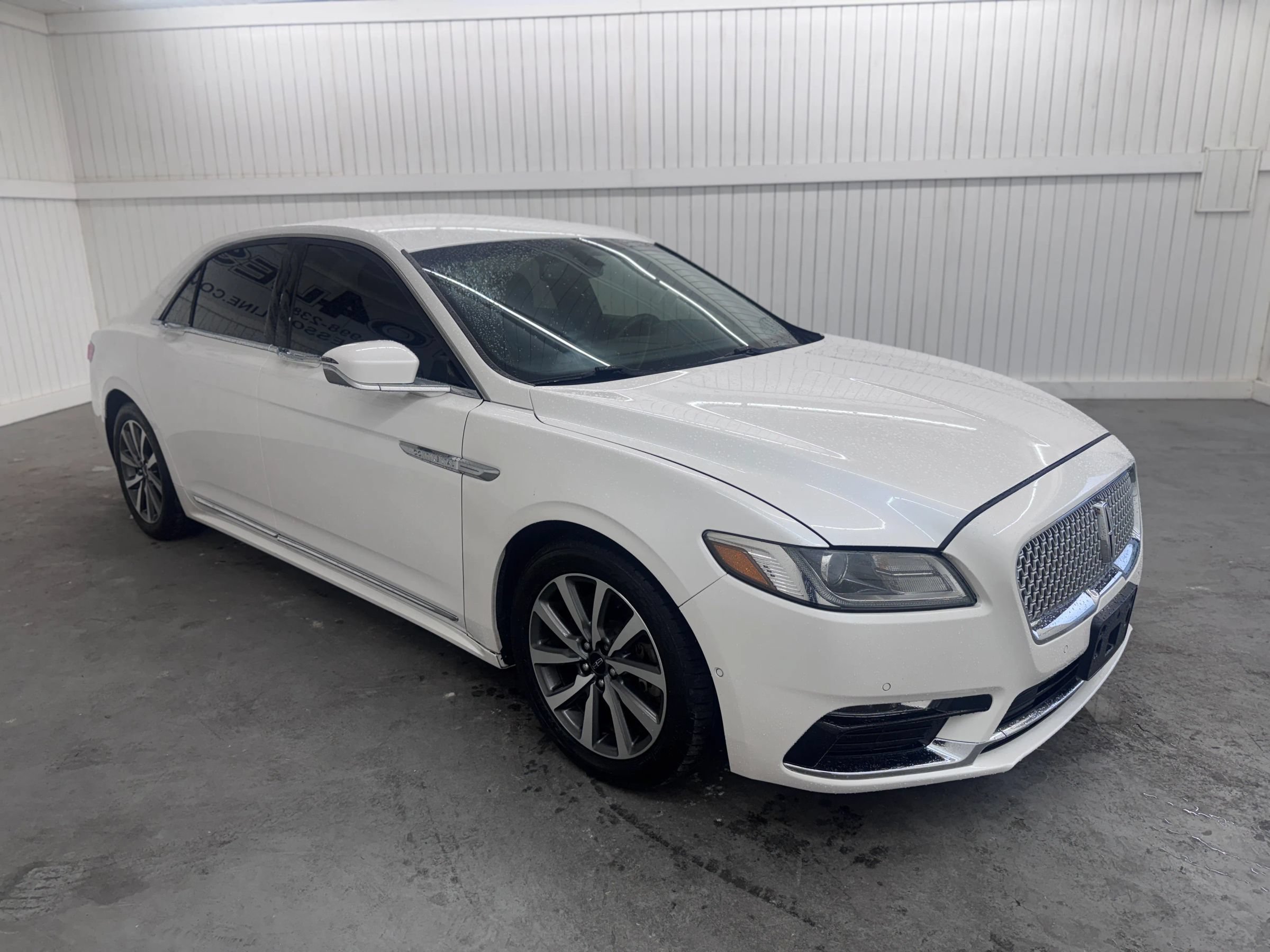Used 2017 Lincoln Continental Premiere FWD image 3