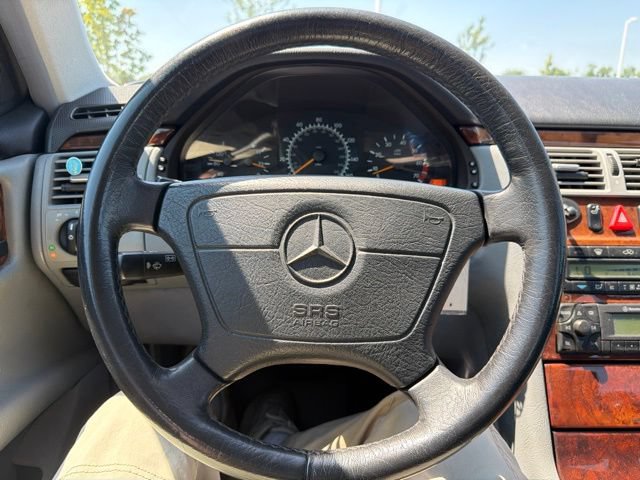Used 1999 Mercedes-Benz E 320 4MATIC Sedan image 33