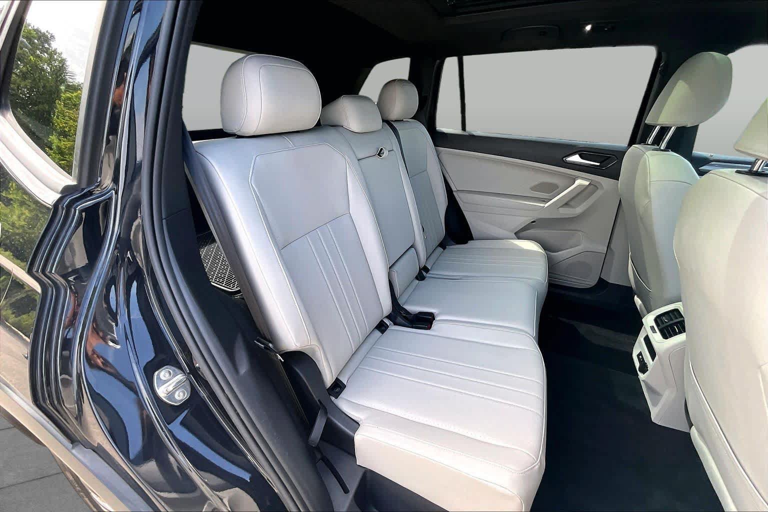 Used 2022 Volkswagen Tiguan SE R-Line AWD/4WD image 19