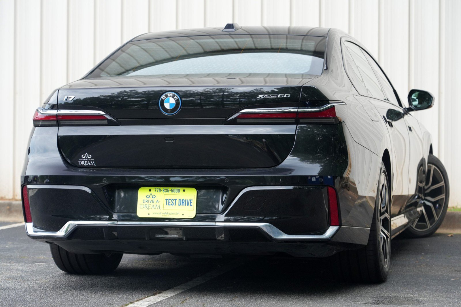 Used 2023 BMW i7 xDrive60 w/ Executive Package 2 AWD/4WD image 5