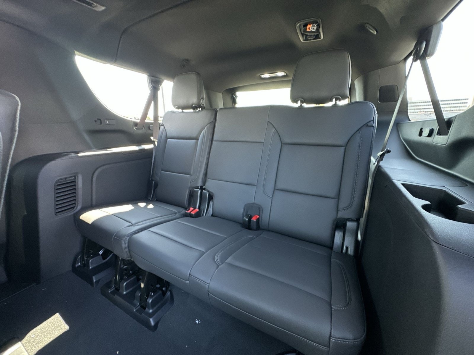 New 2026 Chevrolet Suburban LT w/ Advanced Technology Package AWD/4WD image 26