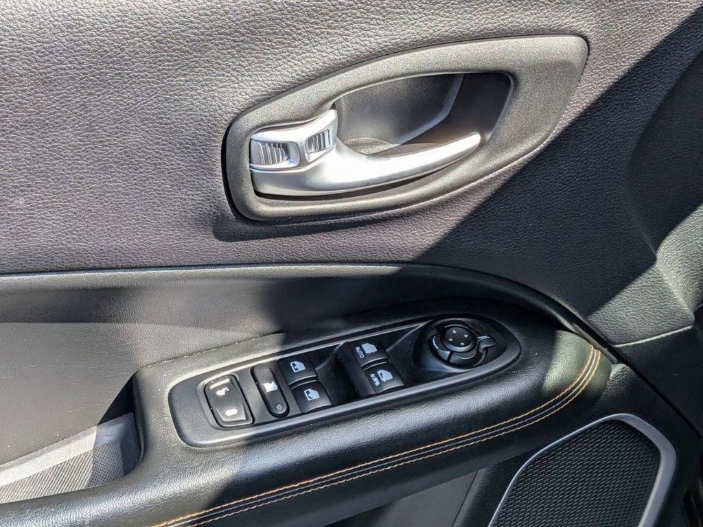 Used 2018 Jeep Compass Limited w/ Navigation Group image 12