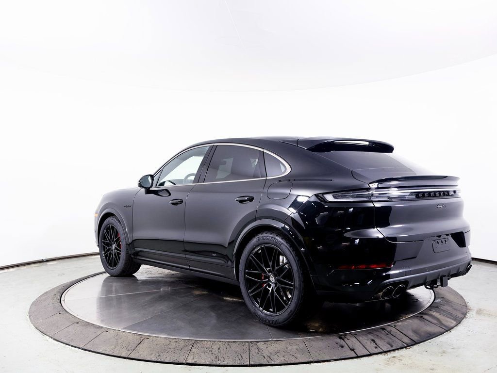 New 2025 Porsche Cayenne Turbo image 3