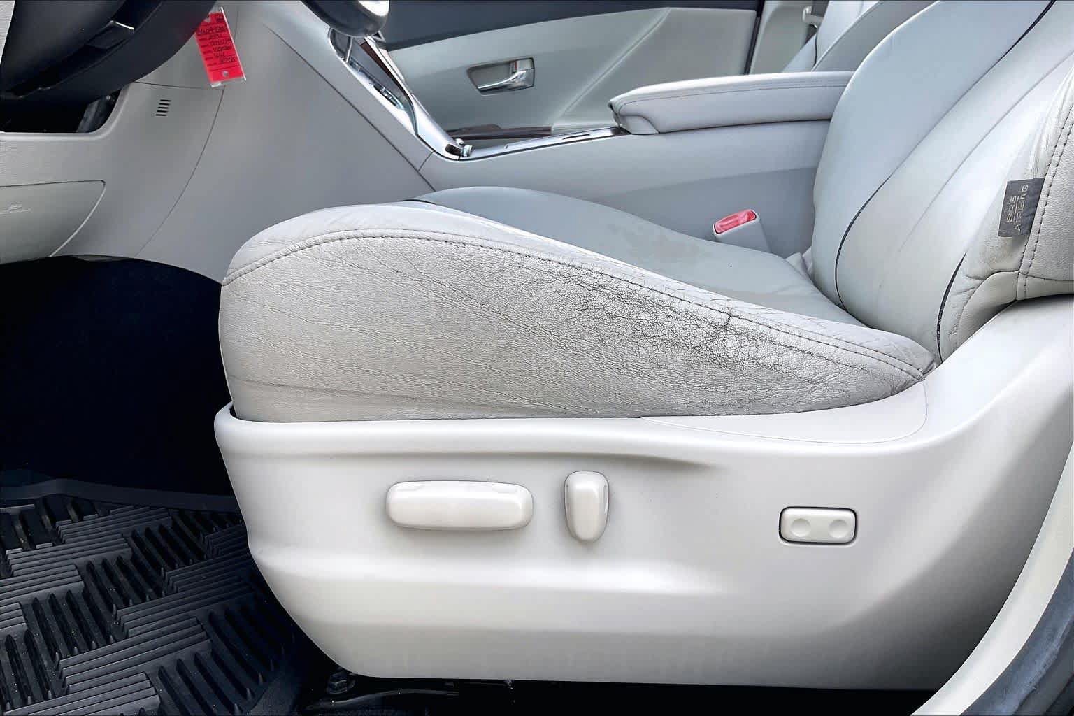 Used 2011 Toyota Venza w/ Leather Pkg FWD image 34