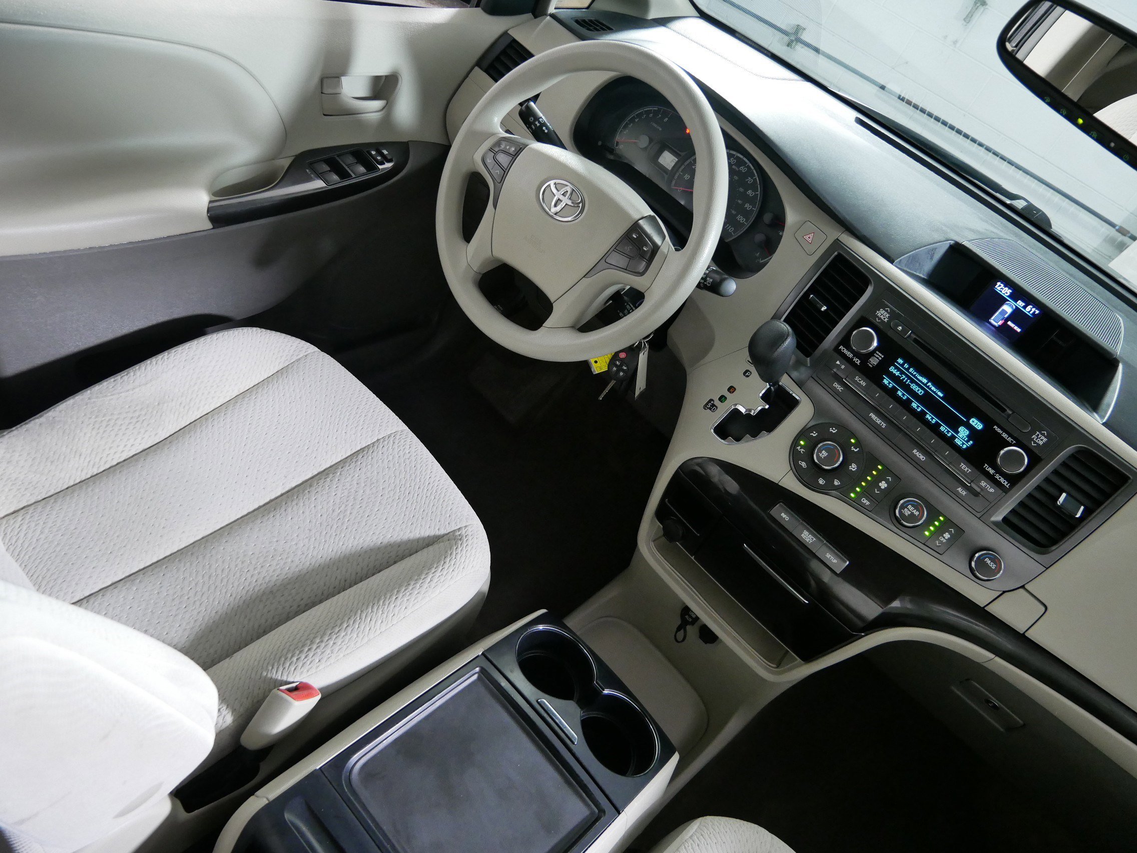 Used 2012 Toyota Sienna LE FWD image 9