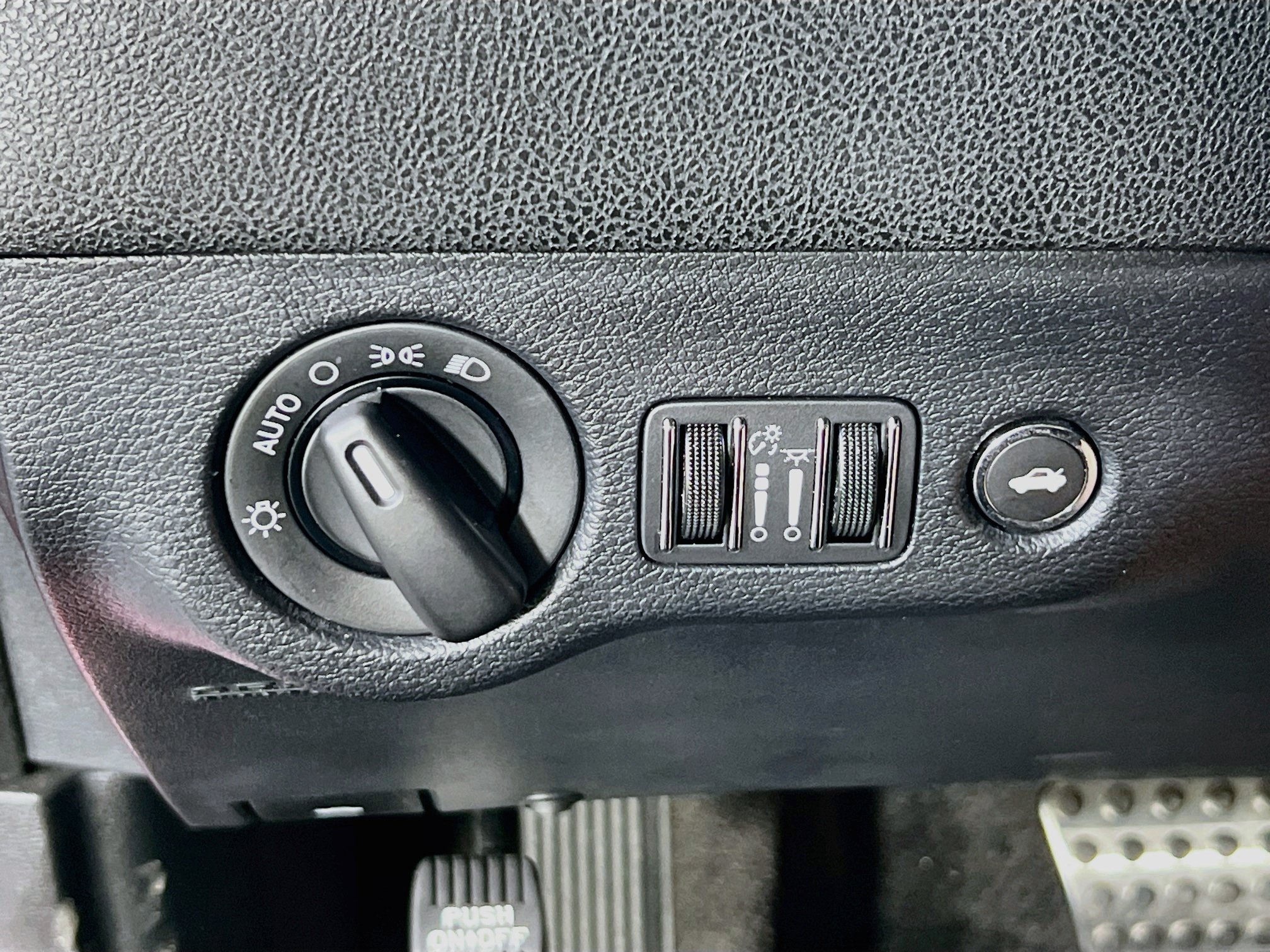 Used 2018 Dodge Charger SRT Hellcat w/ Harman/Kardon Audio Group RWD image 10