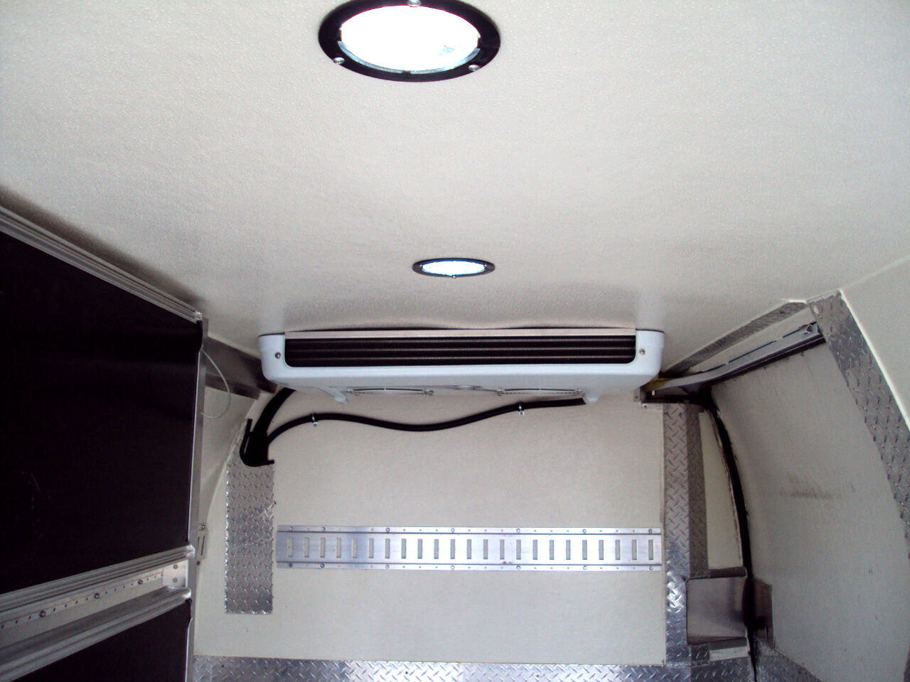 Used 2011 Chevrolet Express 1500 AWD image 9