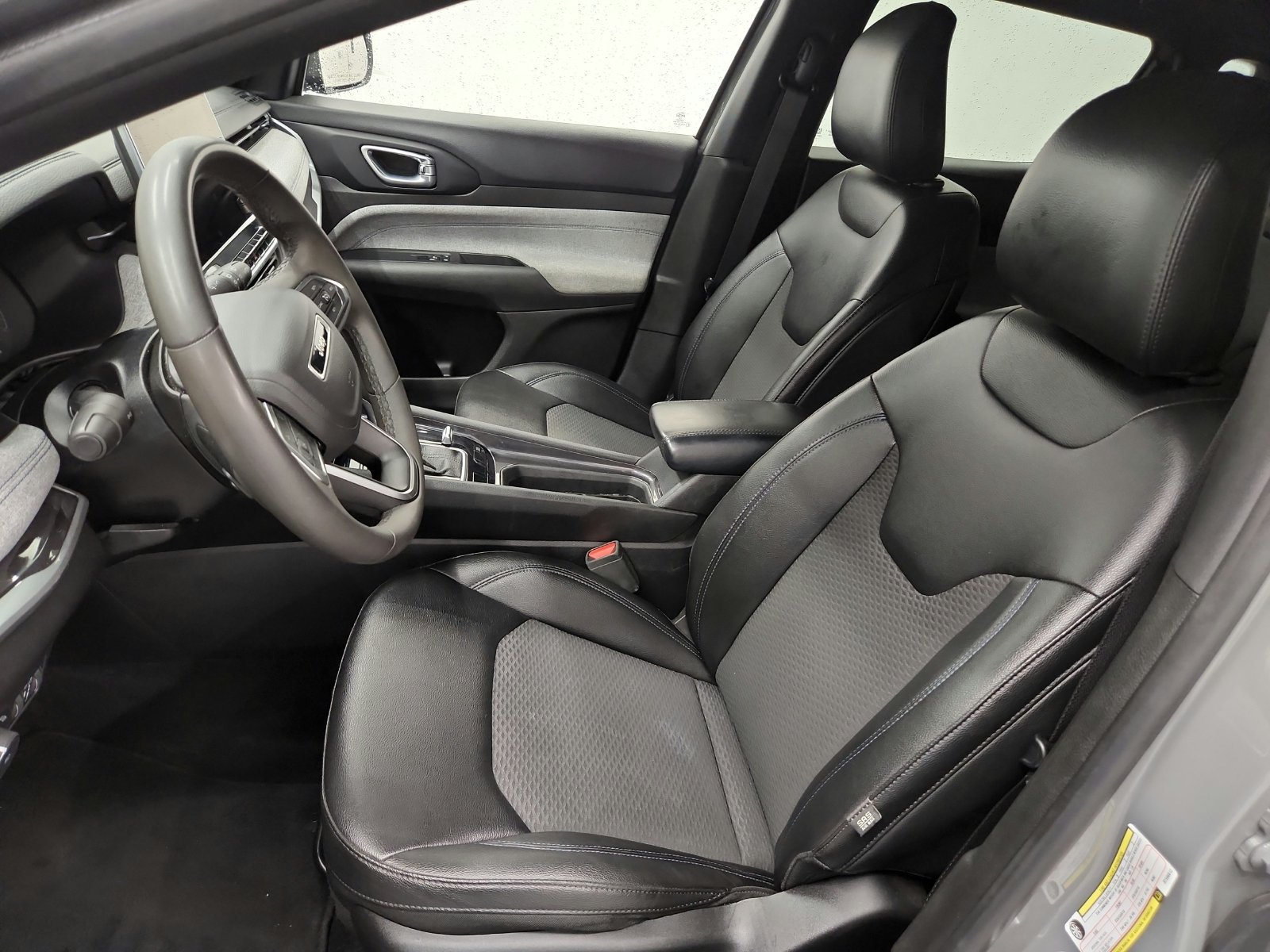 Used 2024 Jeep Compass Latitude AWD/4WD image 19