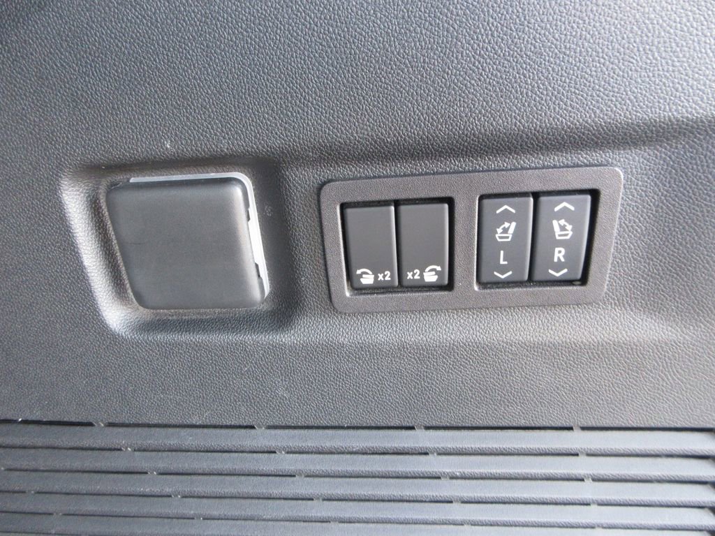 Certified 2024 Chevrolet Suburban Z71 w/ Luxury Package image 13