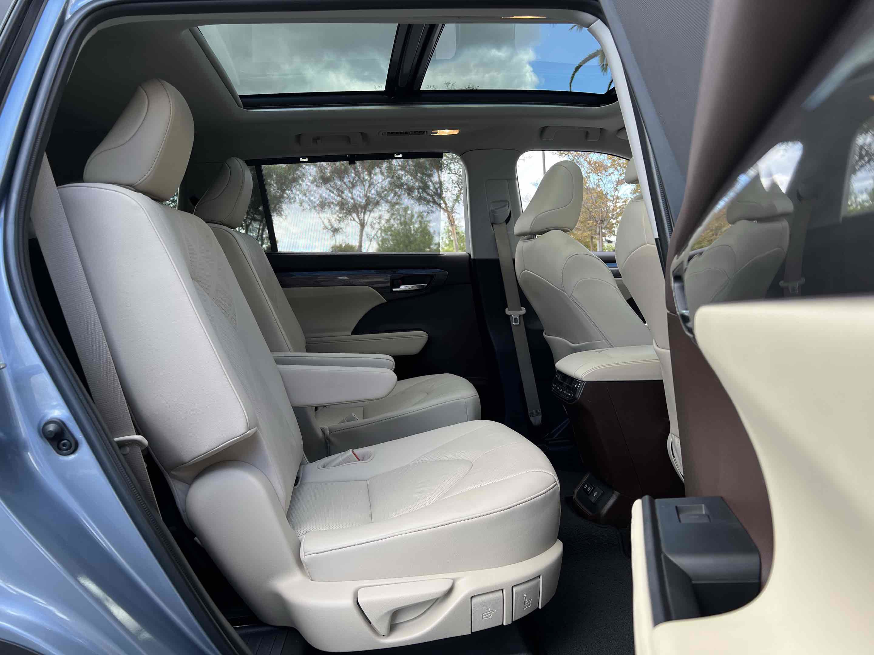 Used 2020 Toyota Highlander Platinum image 31