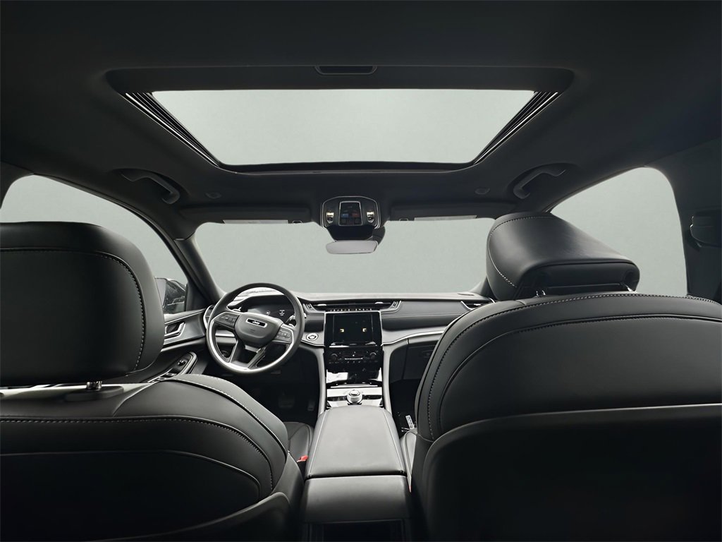 New 2025 Jeep Grand Cherokee Altitude image 36