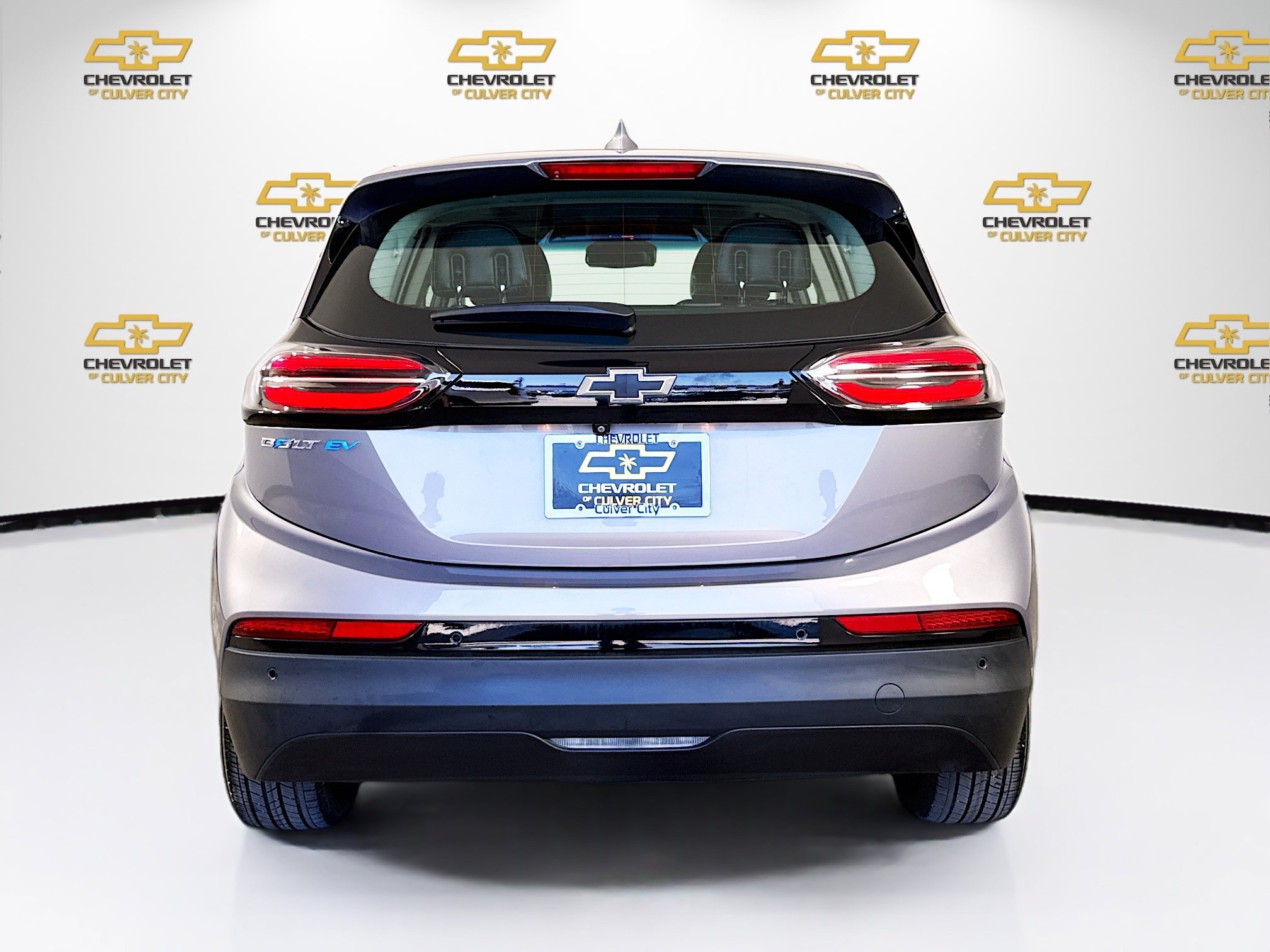 Used 2023 Chevrolet Bolt LT w/ Infotainment Package FWD image 6