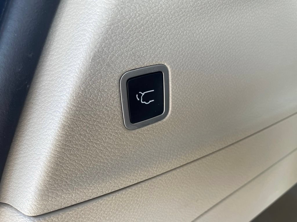 Used 2017 Chrysler Pacifica Touring-L FWD image 9