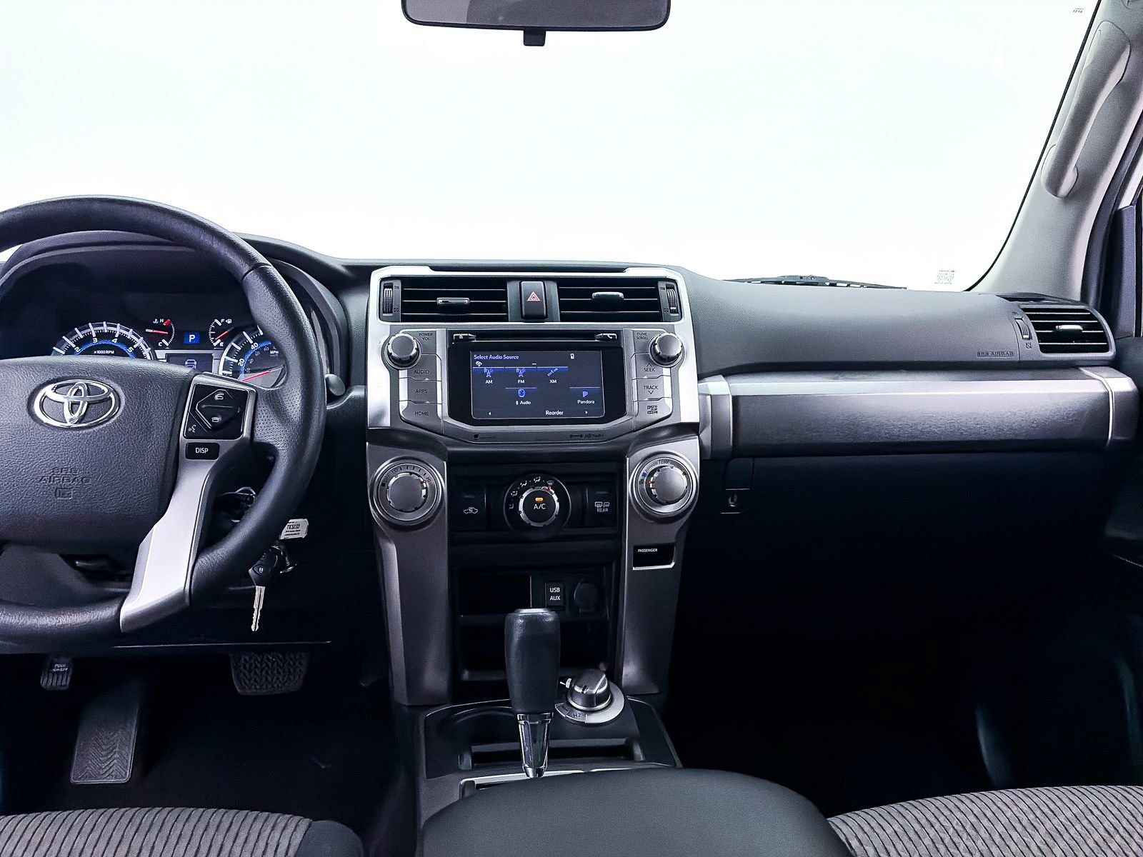 Used 2018 Toyota 4Runner SR5 AWD/4WD image 9