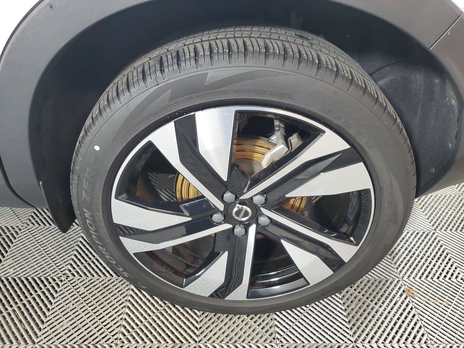Used 2024 Volvo XC40 B5 Plus w/ Protection Package Premier AWD/4WD image 11