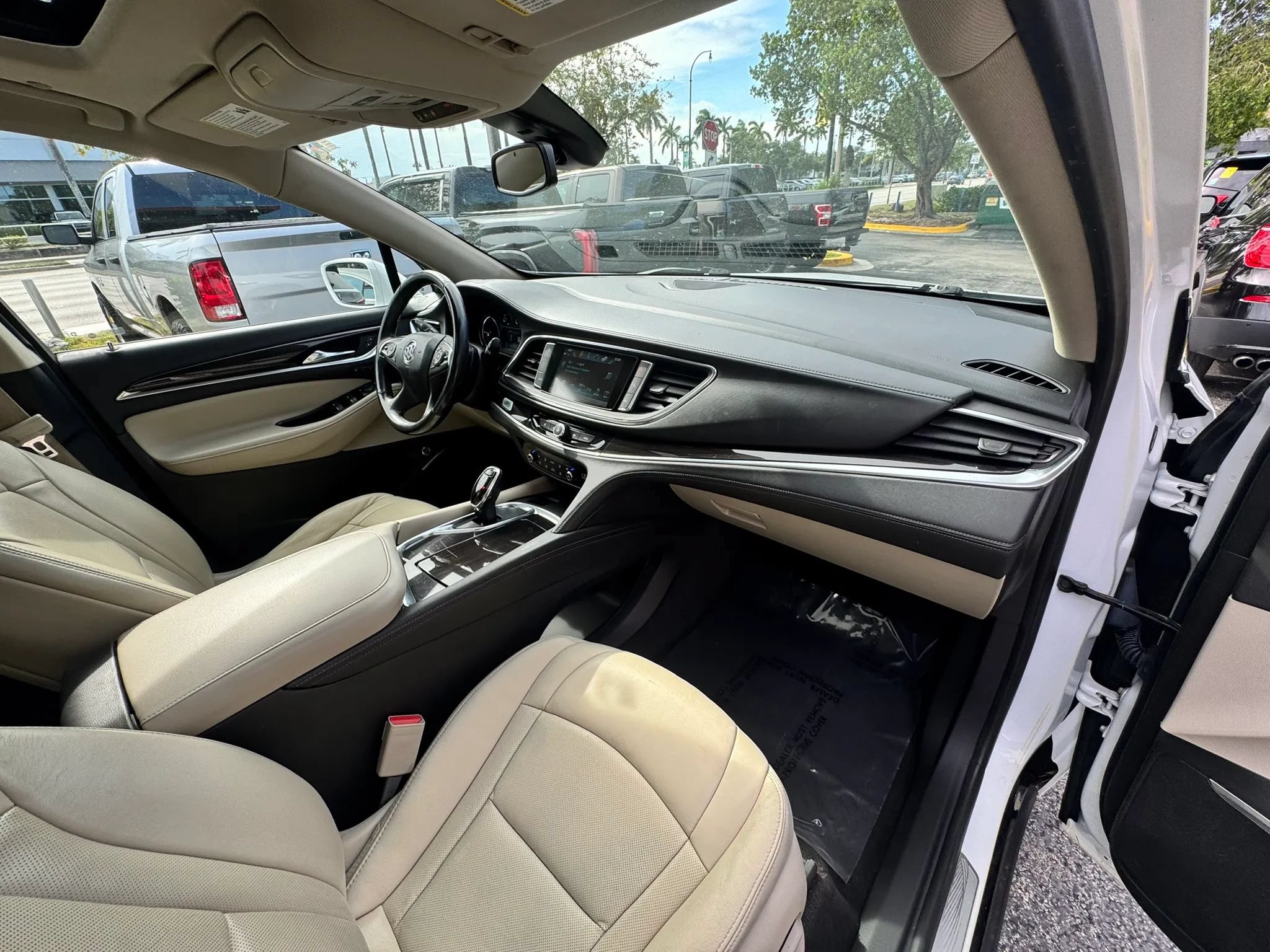 Used 2019 Buick Enclave Premium w/ Experience Buick Package FWD image 17