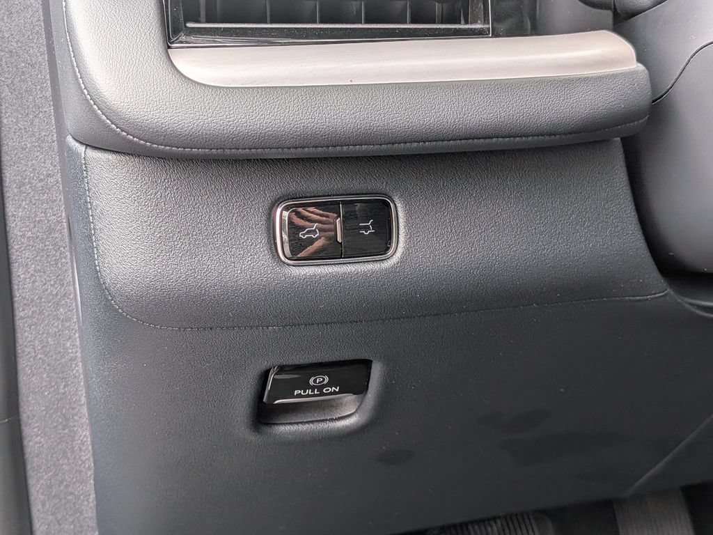 Used 2025 Lincoln Navigator Reserve AWD/4WD image 15