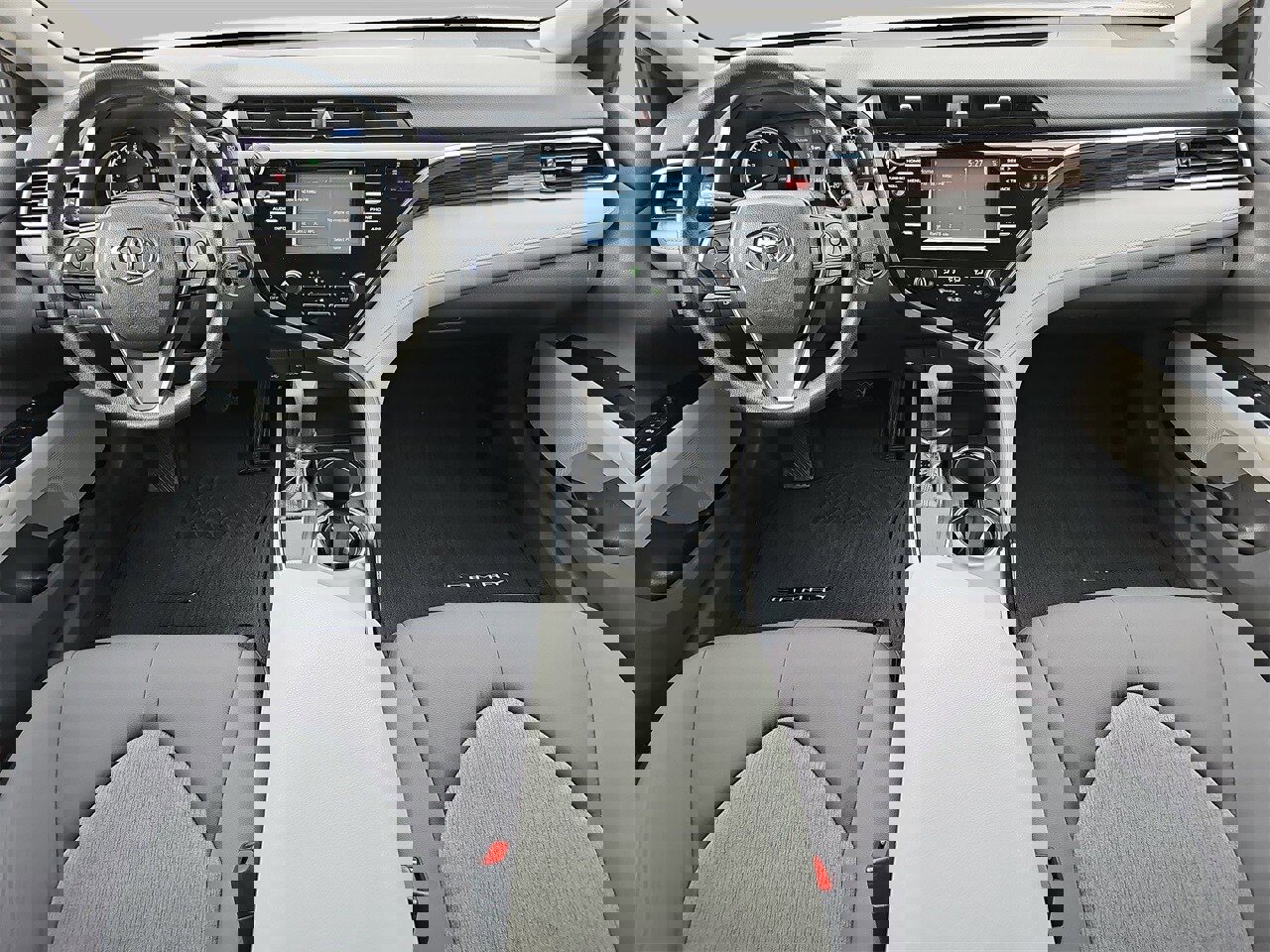 Used 2018 Toyota Camry LE image 9