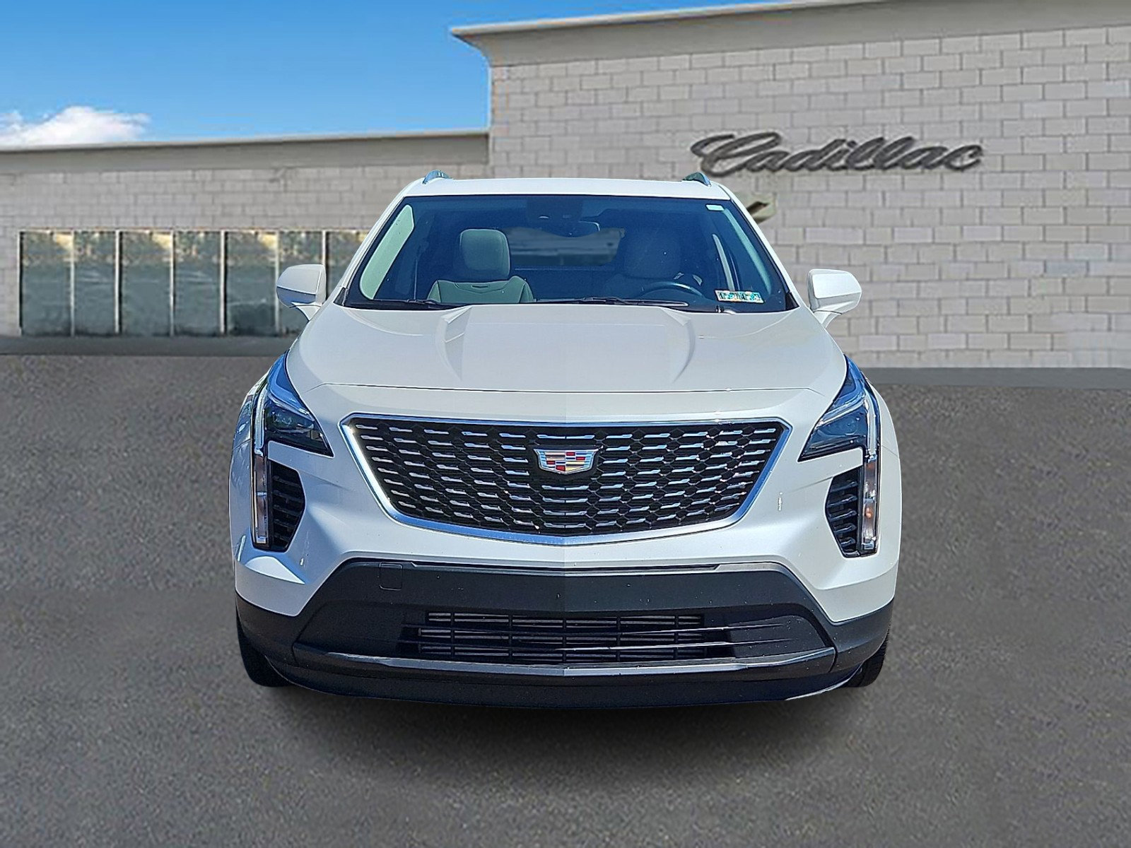 Certified 2023 Cadillac XT4 Luxury w/ Cold Weather Package AWD/4WD image 2
