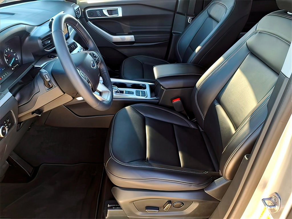 Used 2024 Ford Explorer XLT w/ Equipment Group 202A image 18