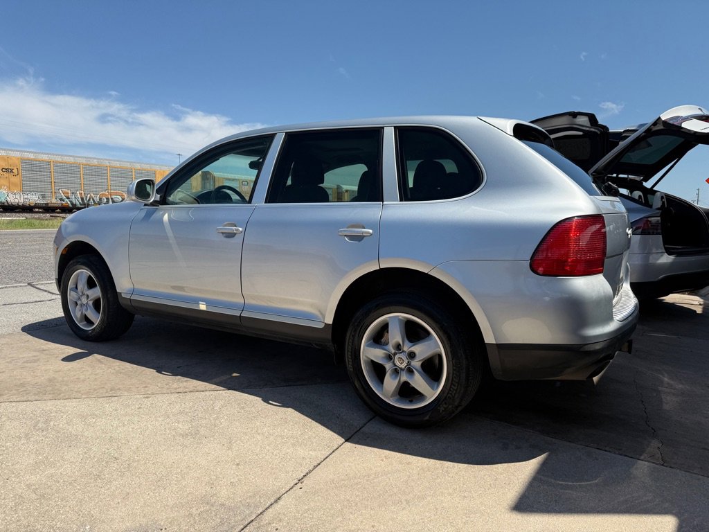 Used 2004 Porsche Cayenne S image 3