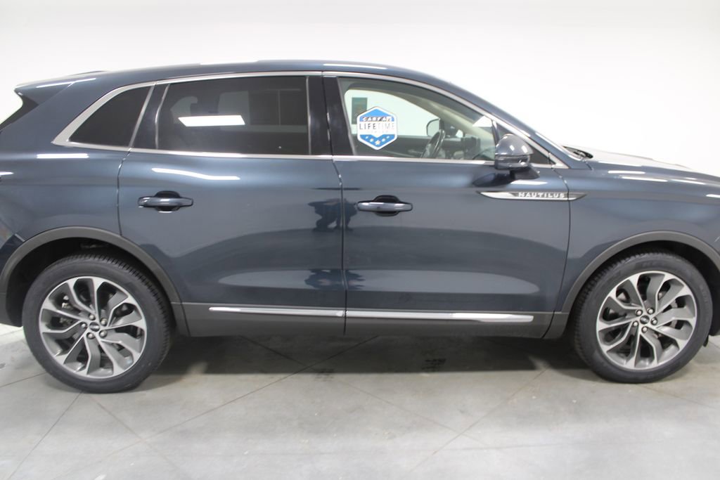 Used 2023 Lincoln Nautilus Reserve image 11