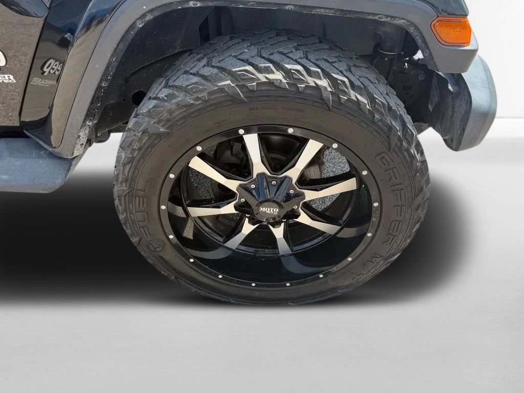 Used 2020 Jeep Wrangler Unlimited Sahara AWD/4WD image 30