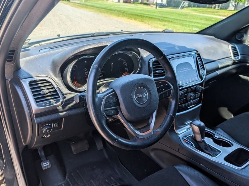 Used 2020 Jeep Grand Cherokee Altitude AWD/4WD image 20