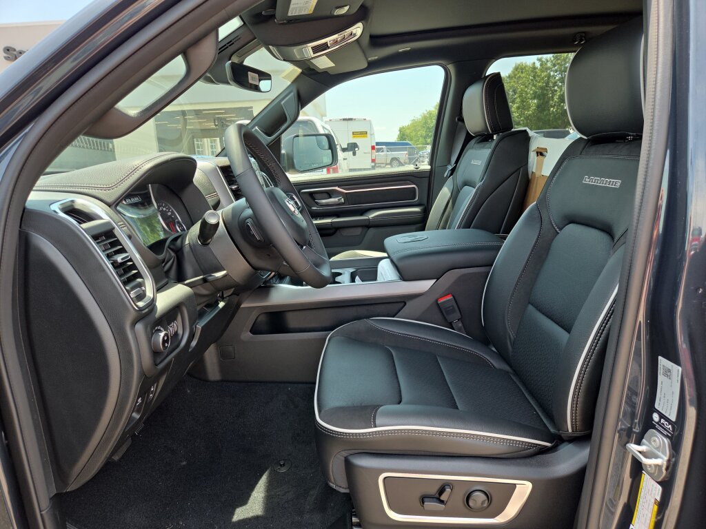 New 2026 RAM 1500 Laramie w/ Laramie Southwest Edition AWD/4WD image 6