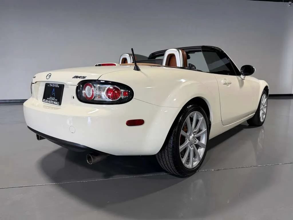 Used 2006 MAZDA MX-5 Miata Grand Touring w/ Premium Pkg RWD image 4