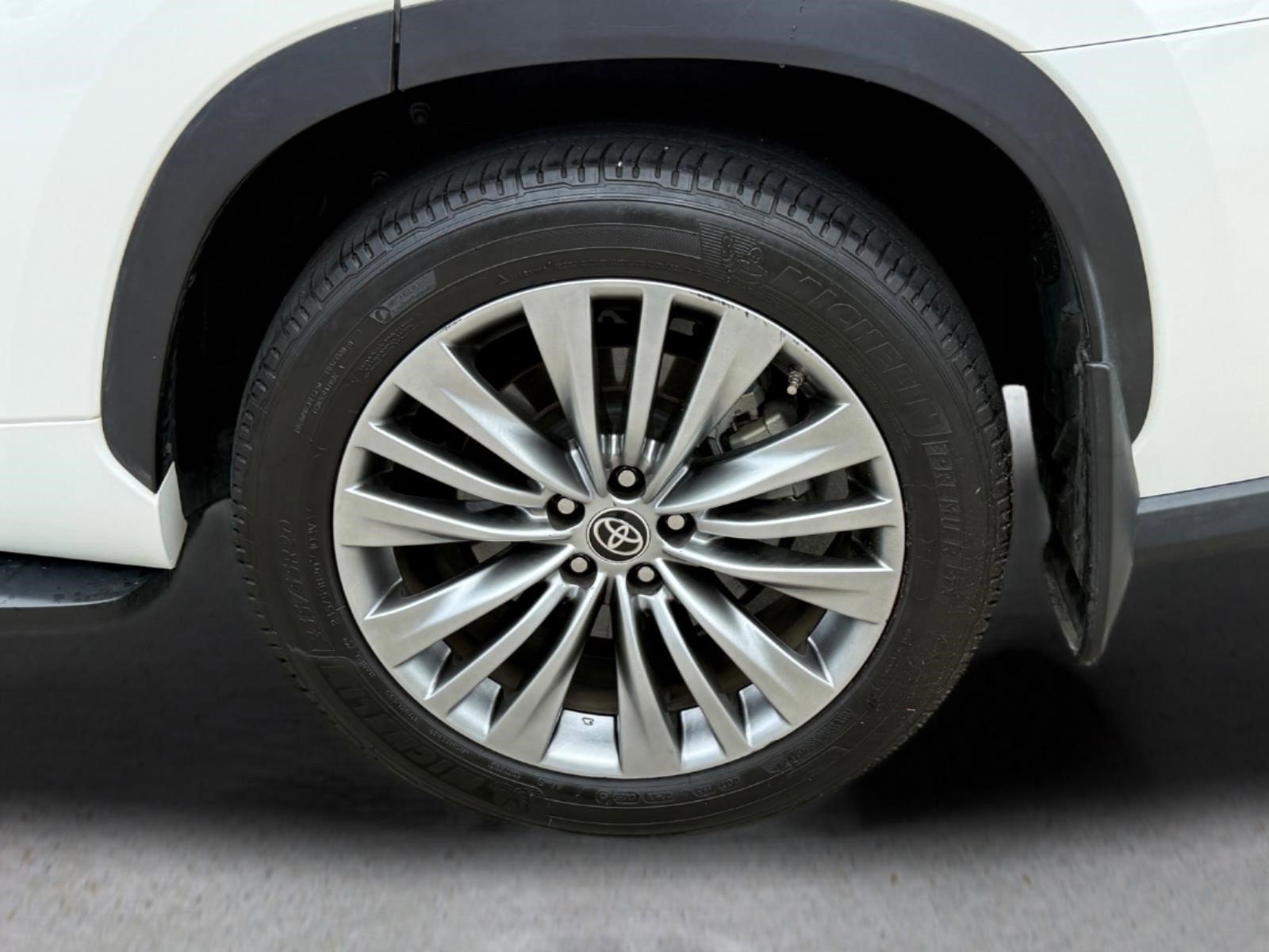 Used 2021 Toyota Highlander Platinum AWD/4WD image 9