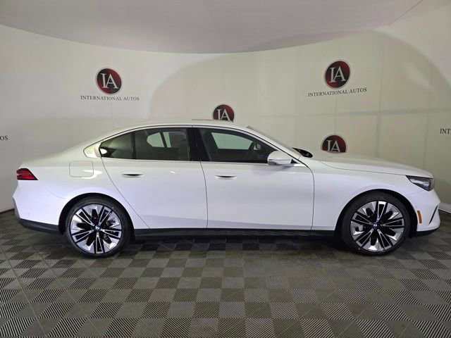 New 2025 BMW 530i xDrive w/ Premium Package image 3