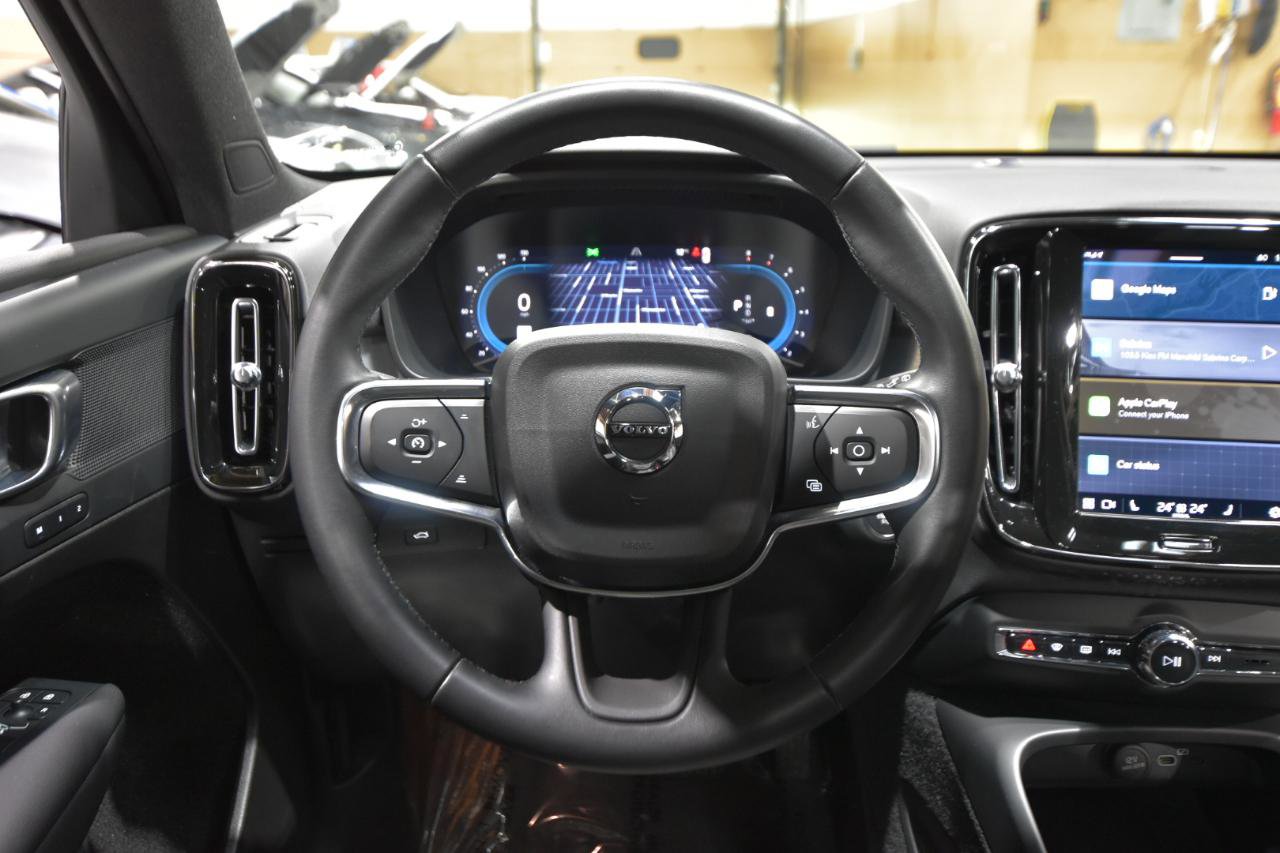 Used 2025 Volvo XC40 B5 Core image 17