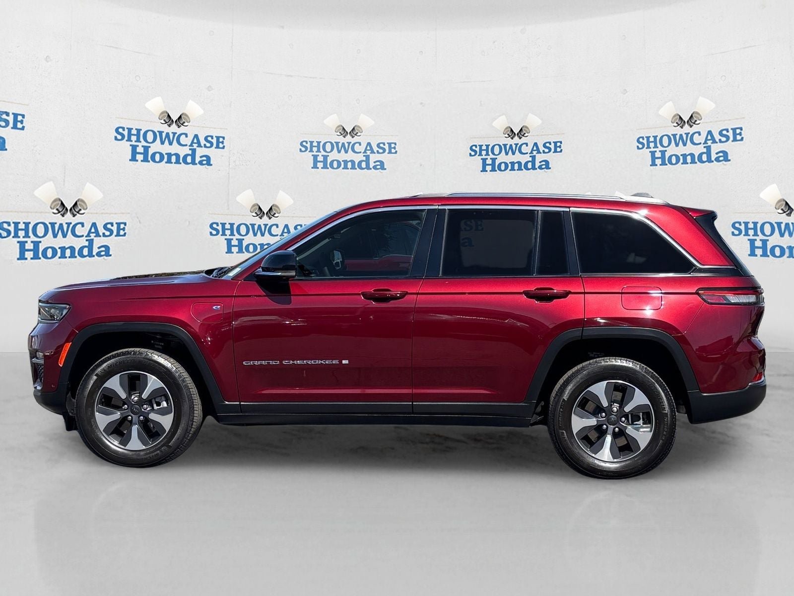 Used 2022 Jeep Grand Cherokee Limited 4xe w/ Luxury Tech Group II image 4