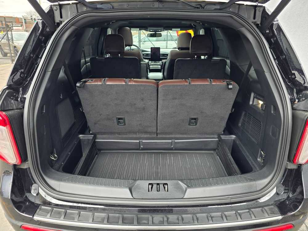Used 2023 Ford Explorer Platinum w/ Technology Package image 8