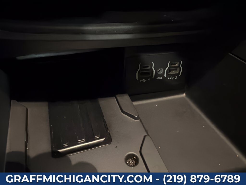 Used 2025 Chrysler Pacifica Limited FWD image 35