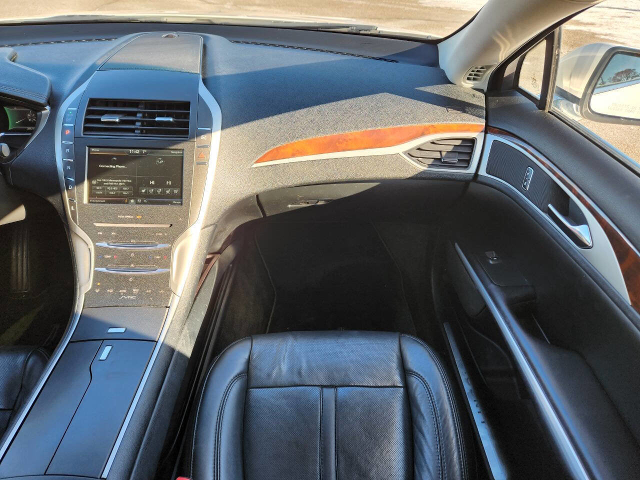 Used 2016 Lincoln MKZ Base 4dr Sedan w/ Equipment Group 600A Reserve image 16