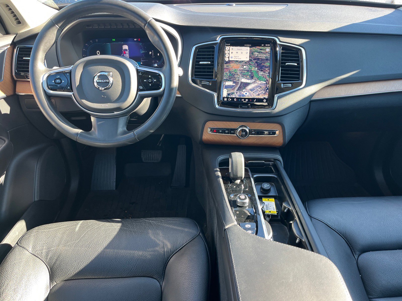 Used 2023 Volvo XC90 B6 Plus image 7