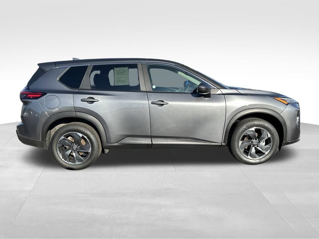 Used 2024 Nissan Rogue SV image 7