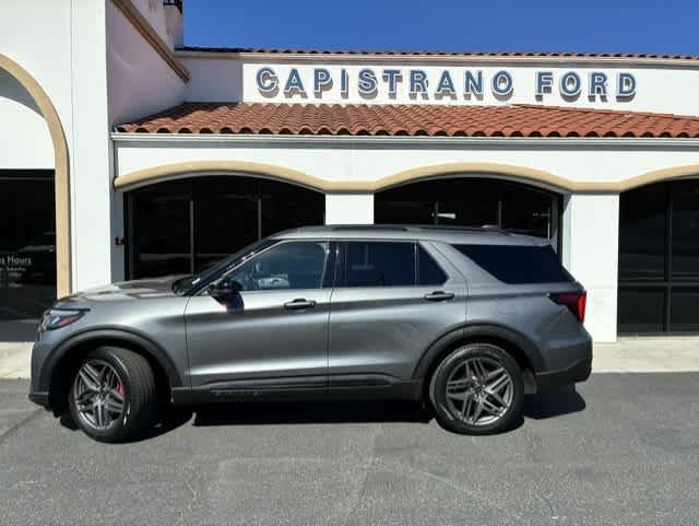 Used 2026 Ford Explorer ST-Line w/ ST-Line Street Pack RWD image 3