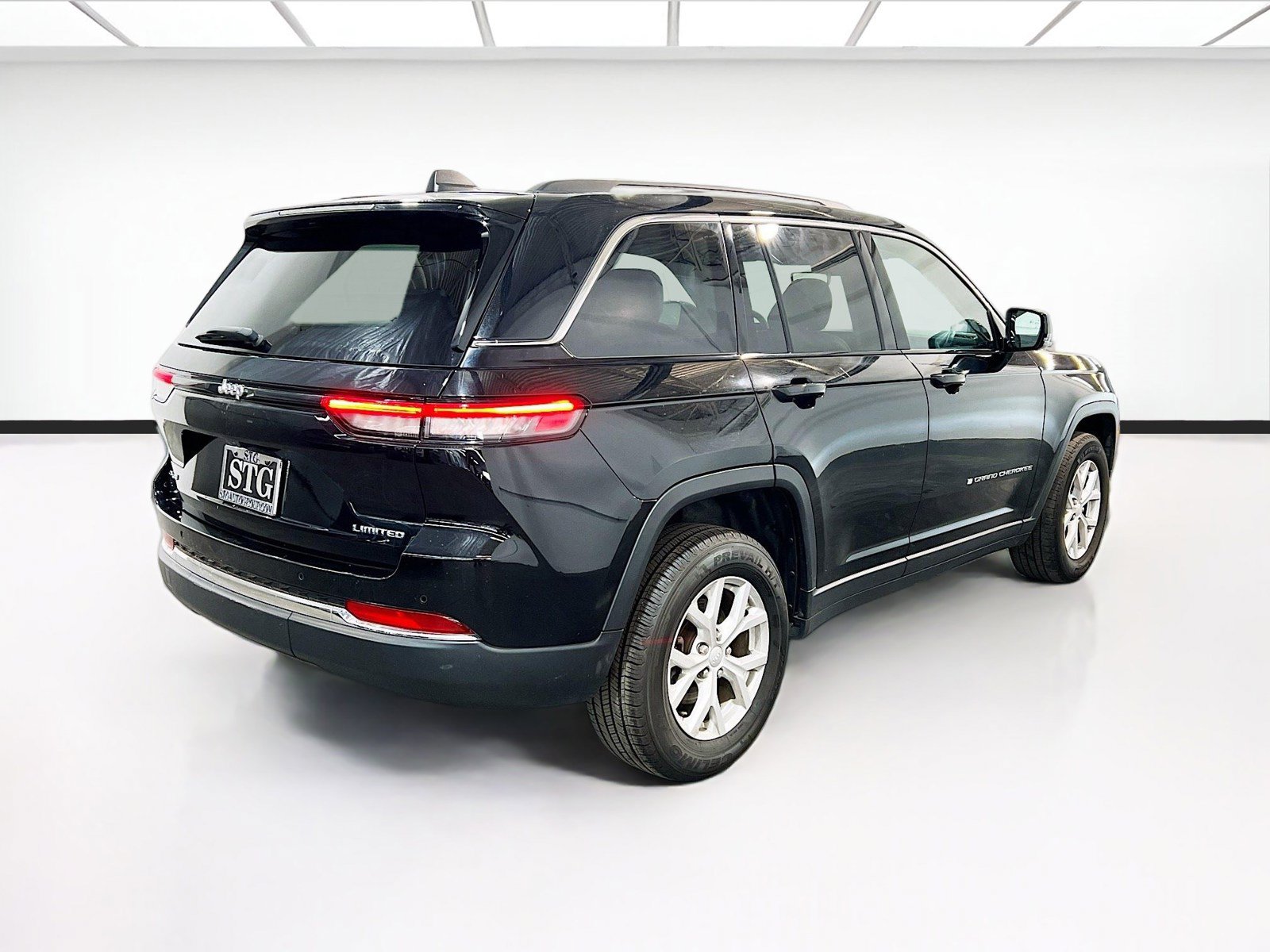 Used 2024 Jeep Grand Cherokee Limited AWD/4WD image 4