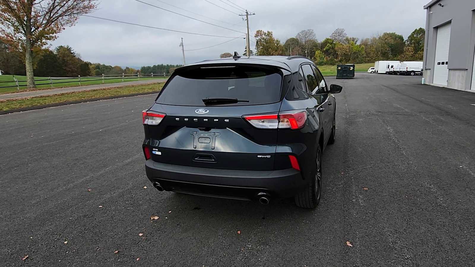 Used 2022 Ford Escape SE w/ SE Sport Appearance Package image 4