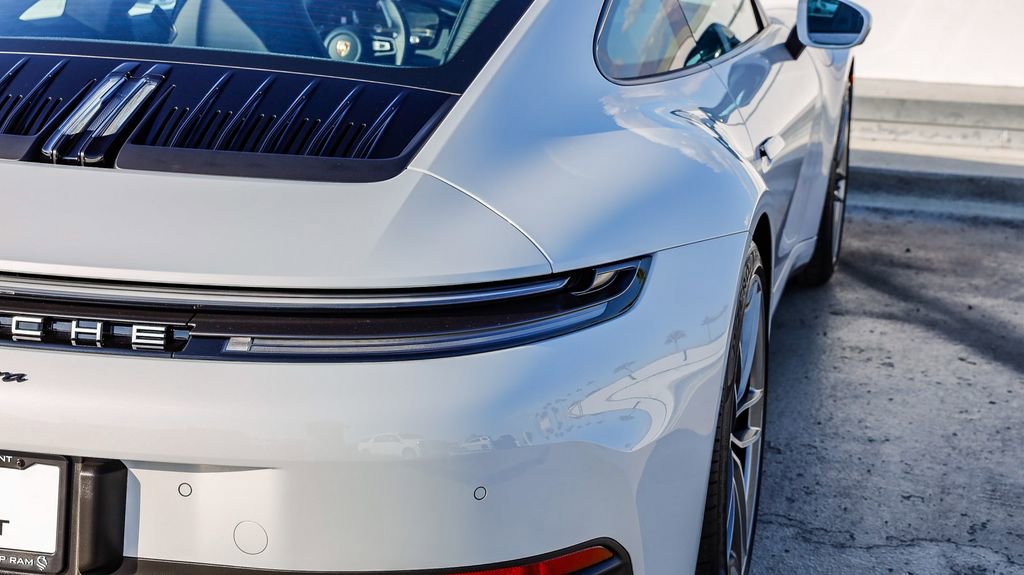Used 2025 Porsche 911 Carrera image 9
