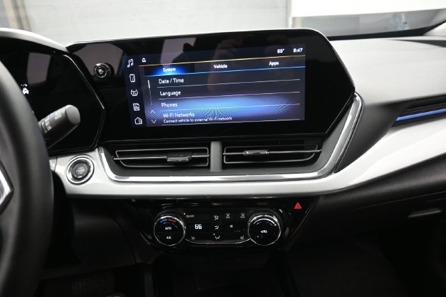 Used 2026 Chevrolet Trax LT w/ LT Convenience Package FWD image 10