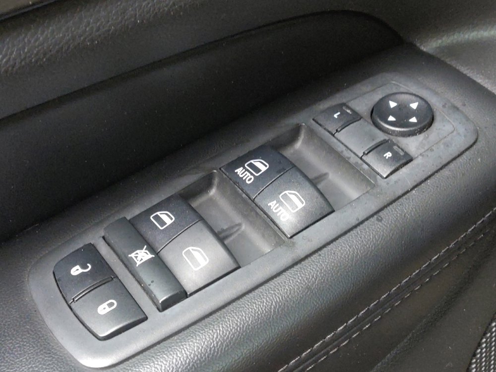 Used 2018 Jeep Grand Cherokee Altitude RWD image 27