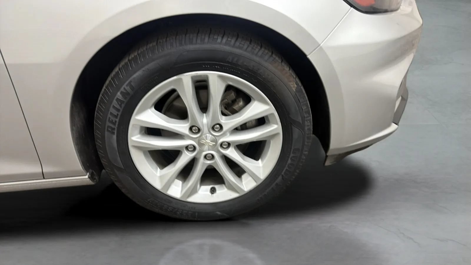 Used 2017 Chevrolet Malibu LT FWD image 26