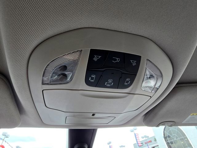 Used 2017 Chrysler Pacifica Touring w/ Tire & Wheel Group FWD image 21